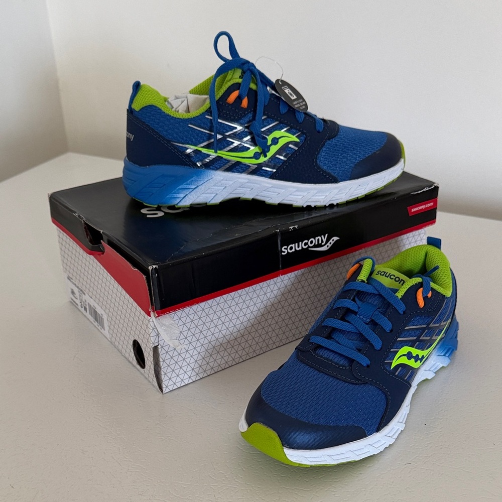Saucony Kids Sneakers in Blue and Lime 3 W